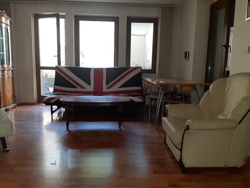 Pleasant Under The Castle Apartment