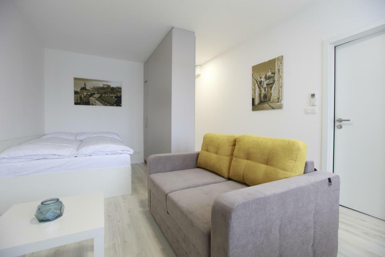 Apartment Center Place *