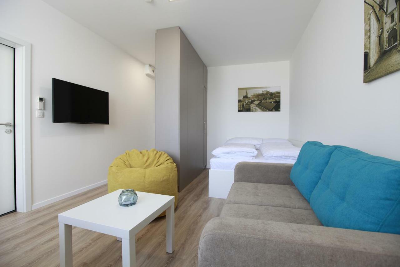 Apartment Center Place *