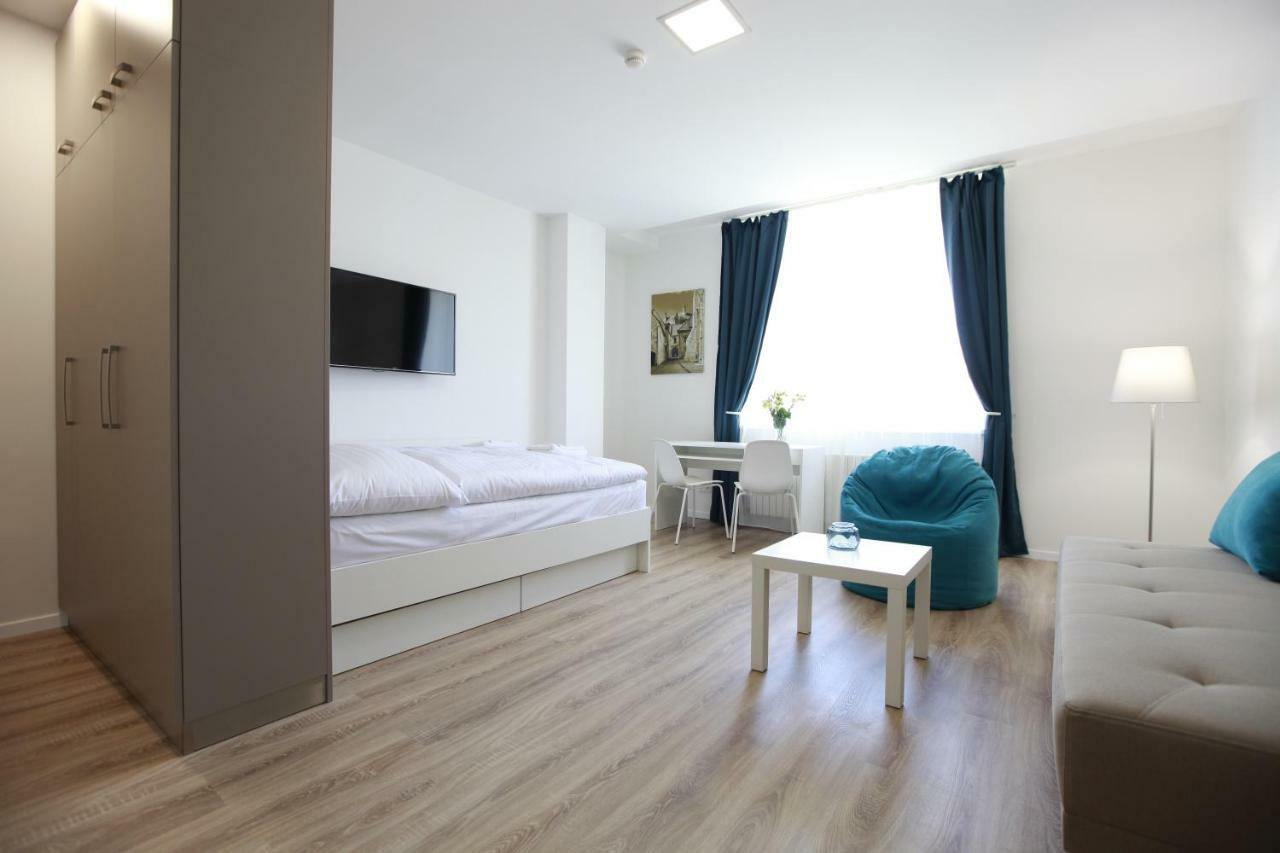 Apartment Center Place *