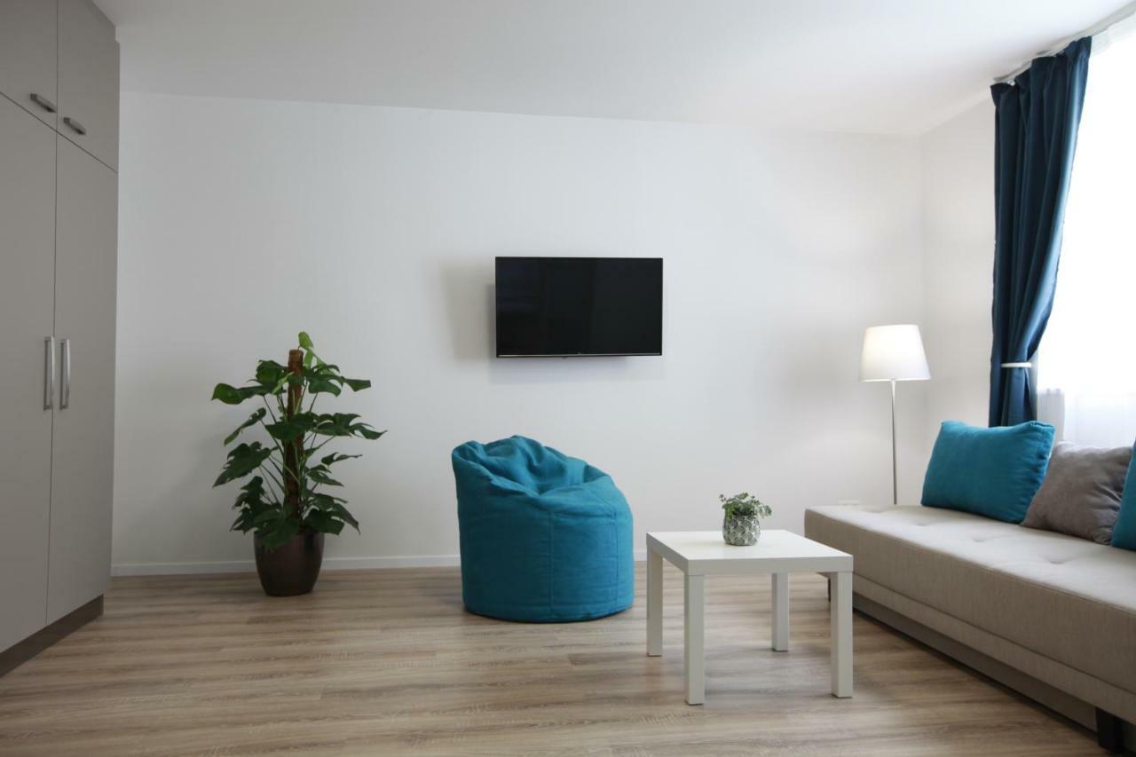 Apartment Center Place *