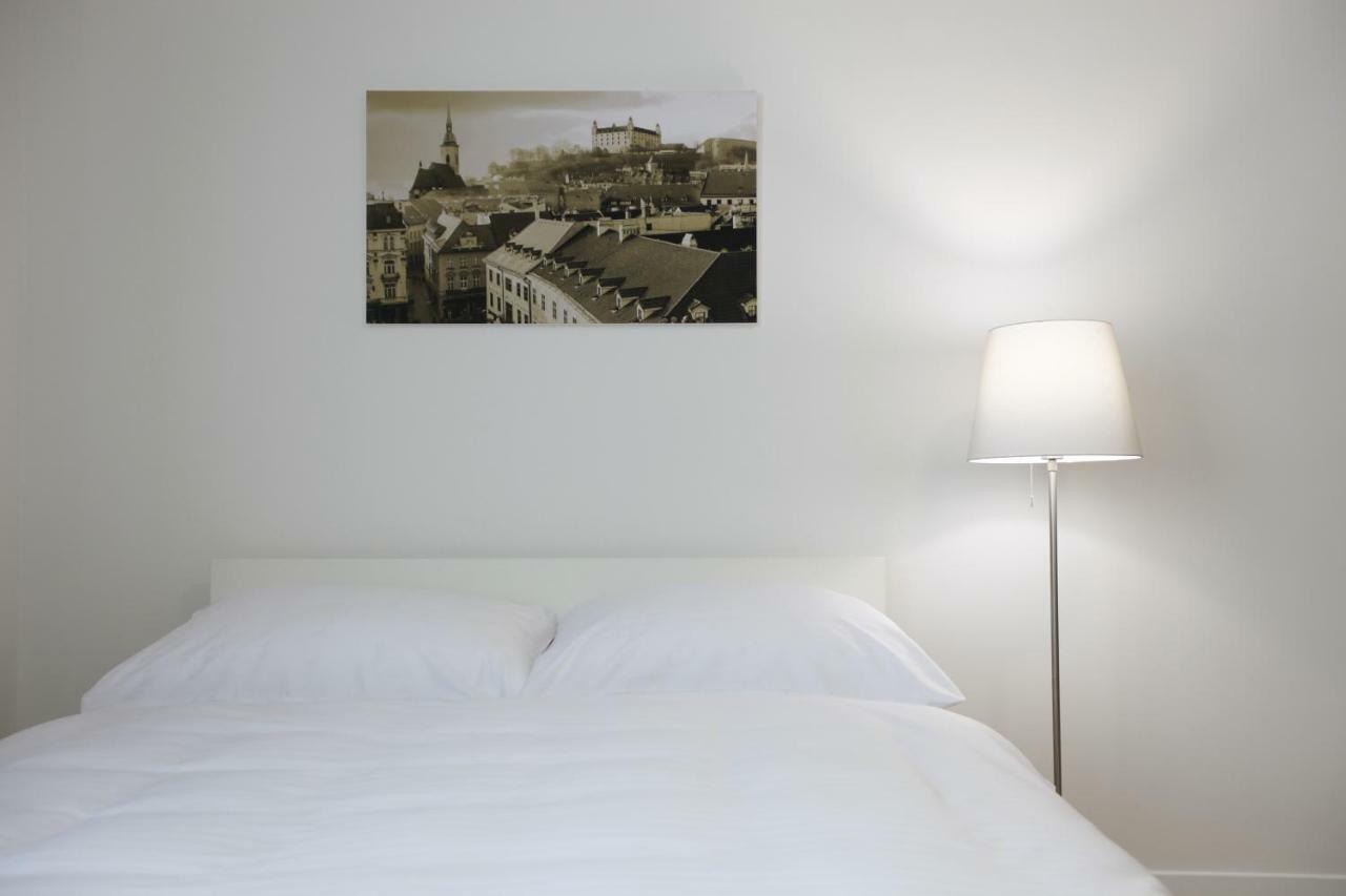 Center Place Apartment *