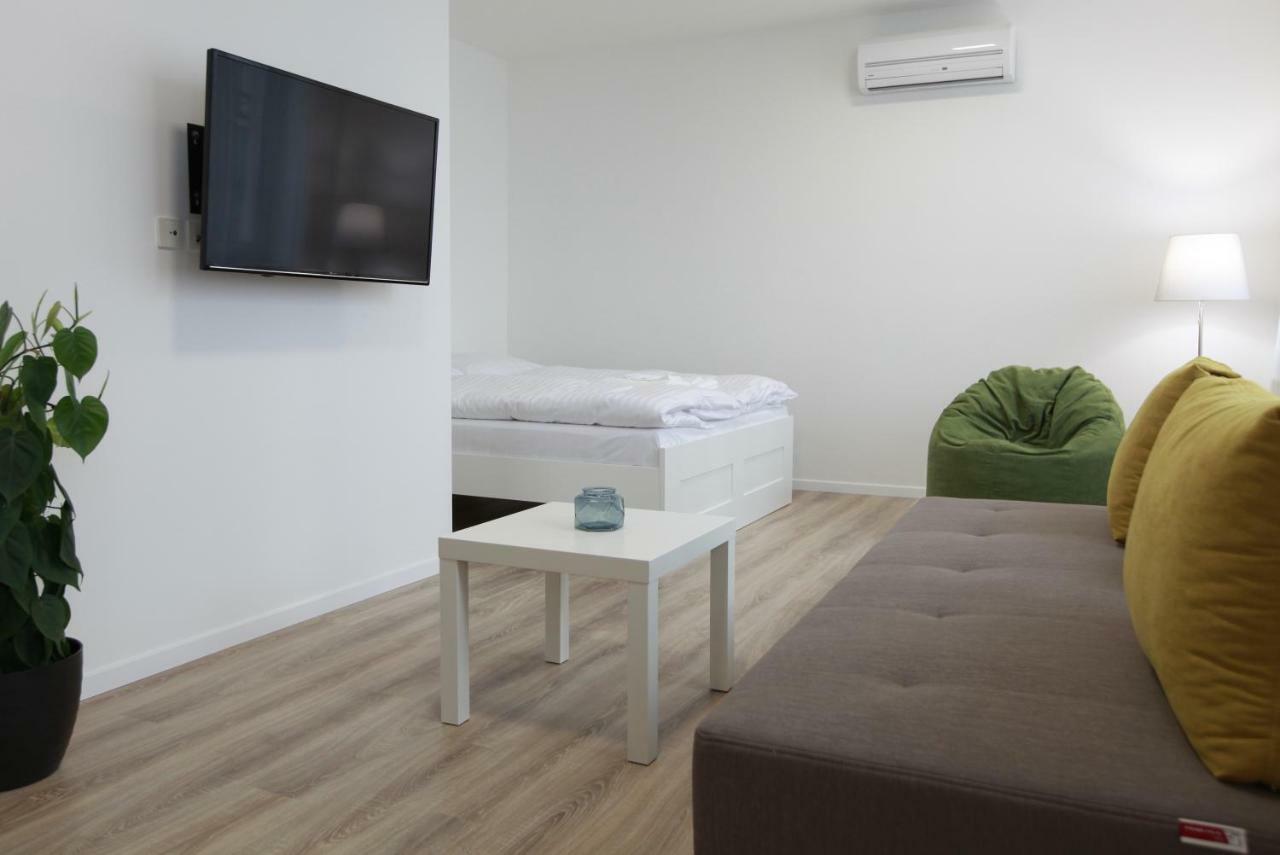 Center Place Apartment *