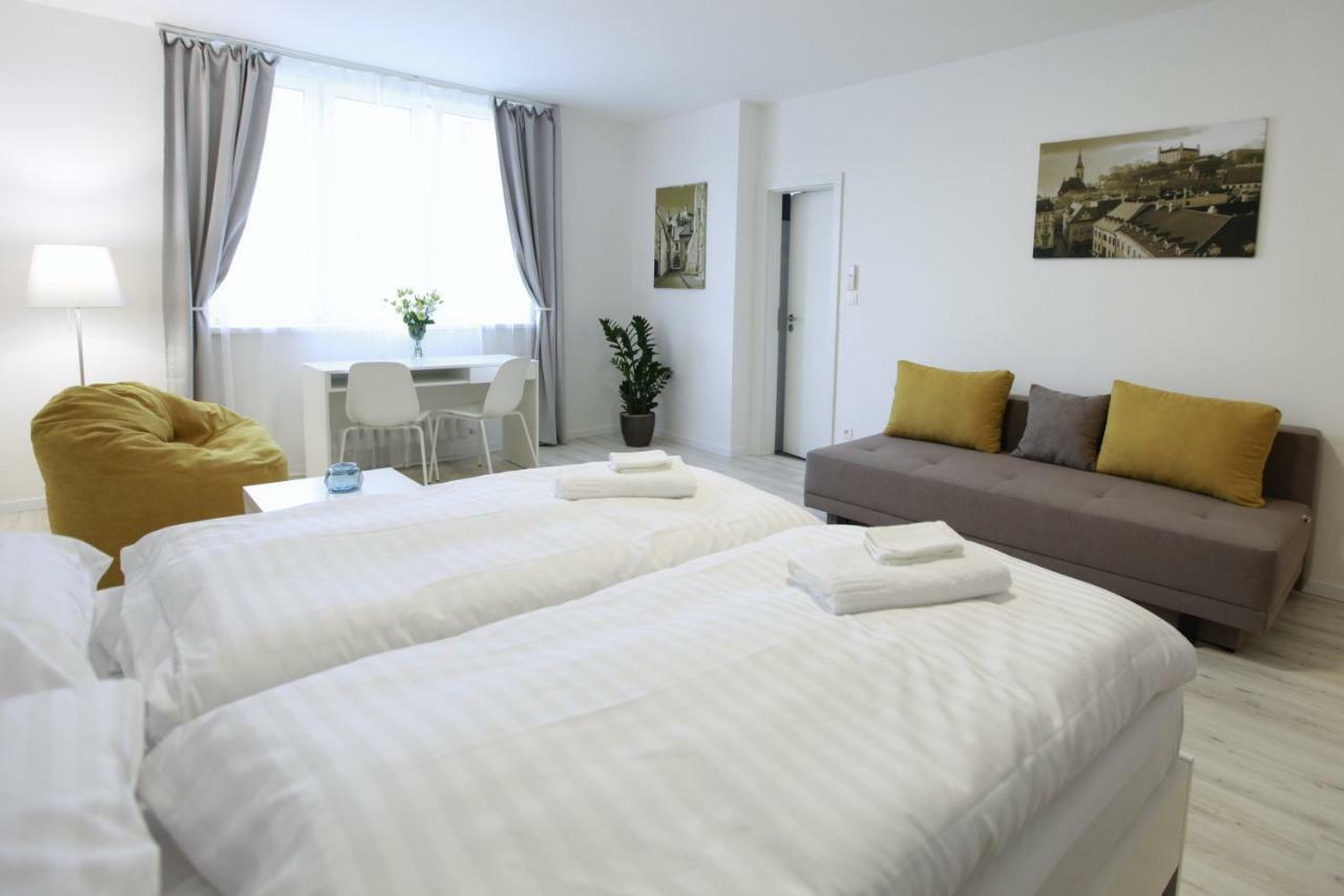 Center Place Apartment *