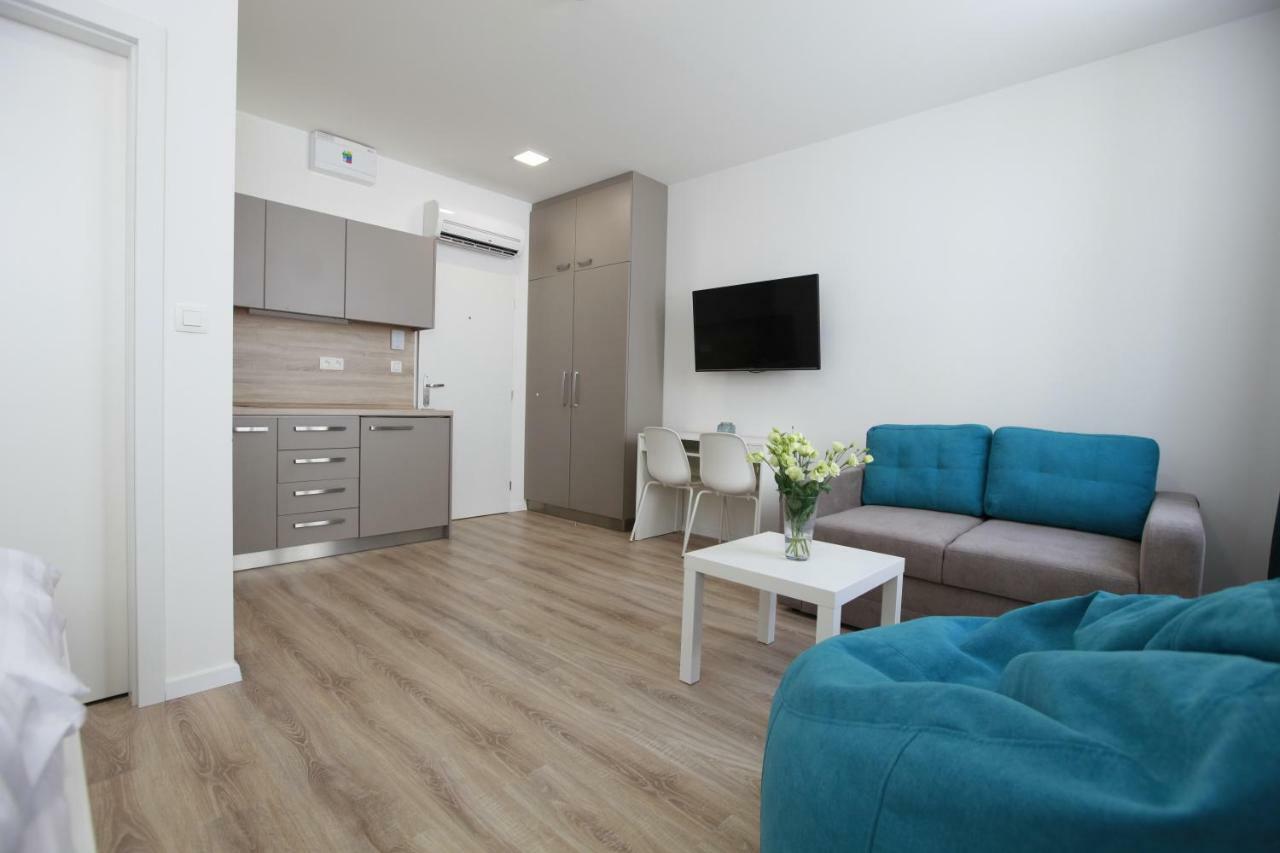 Center Place Apartment *