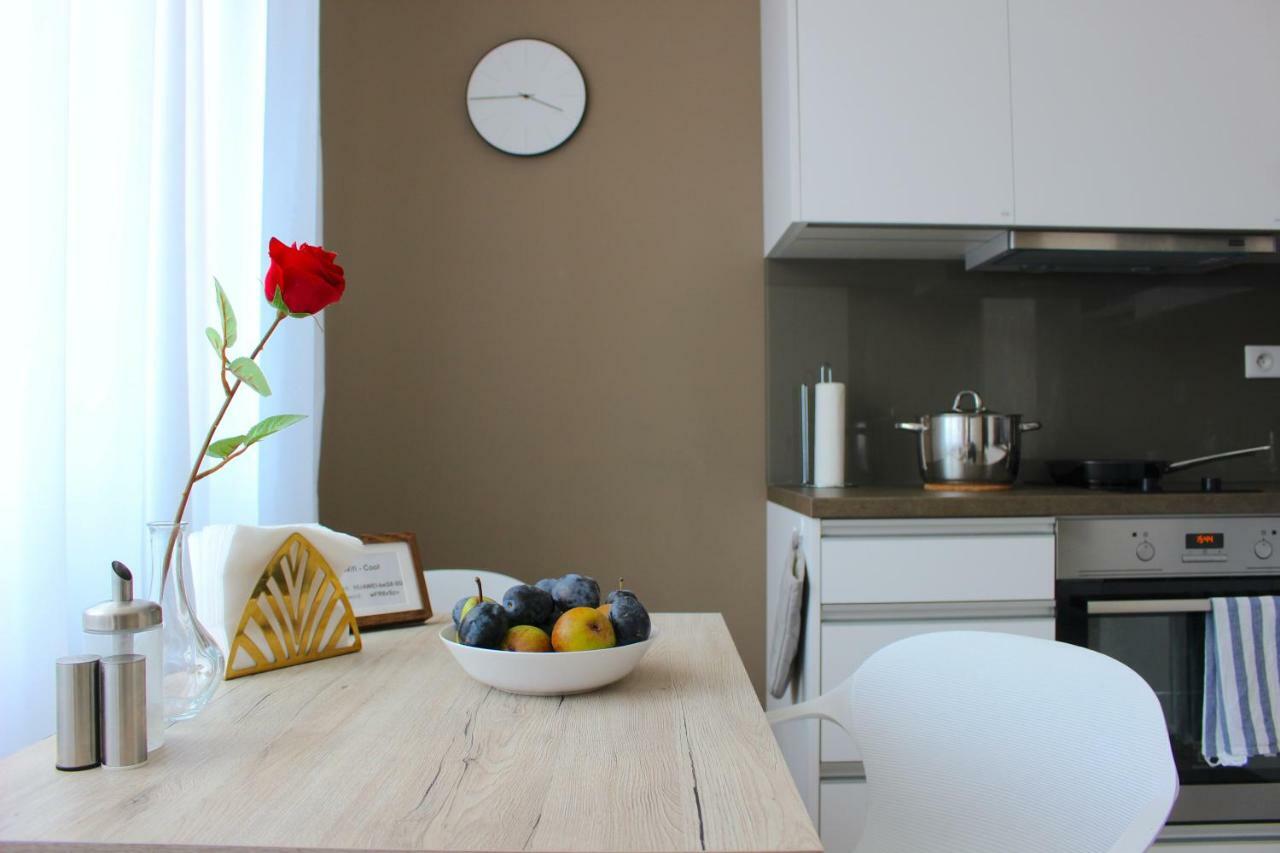 Little Romance In Apartment *