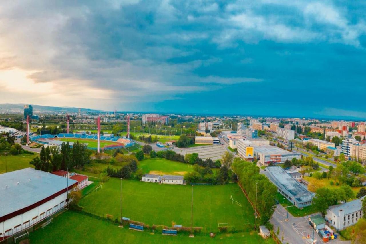 Juls Next To Football And Hockey Stadium Apartamento *