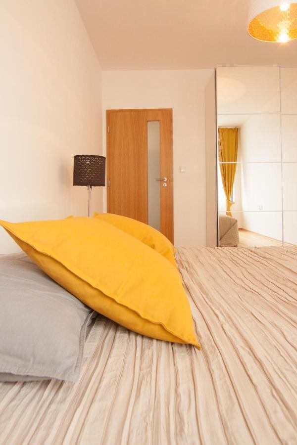 Apollo - Key-box - Free Parking Bratislava