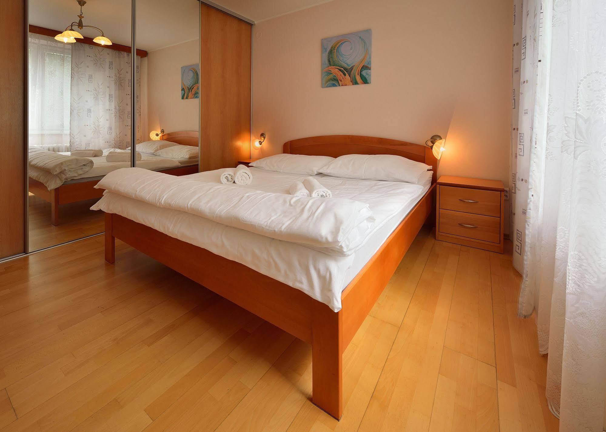 Ambiente Serviced - District Ii Apartment