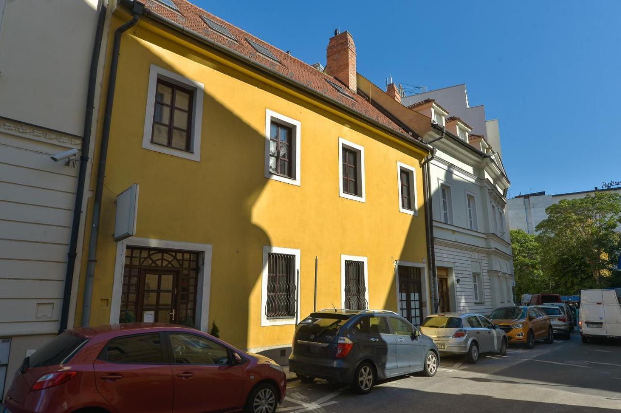 Bluebell Hotel Pressburg