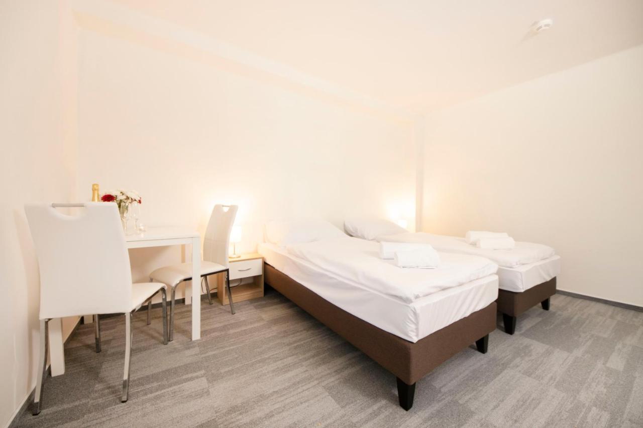 Khách sạn hẻo lánh Blue 3*
