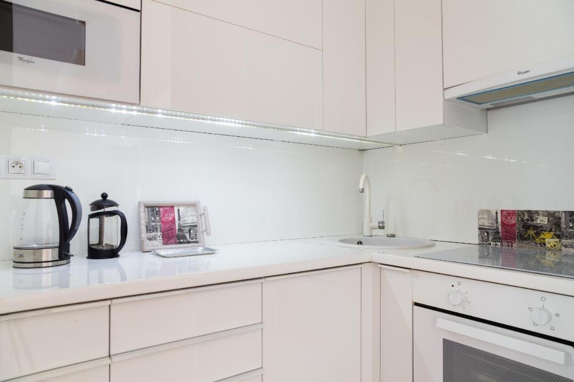 Great Tourist And Business Near Center Apartment