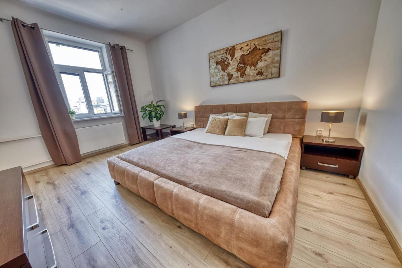 Le Monde - Amazing 5bdr In Downtown Apartment Pressburg