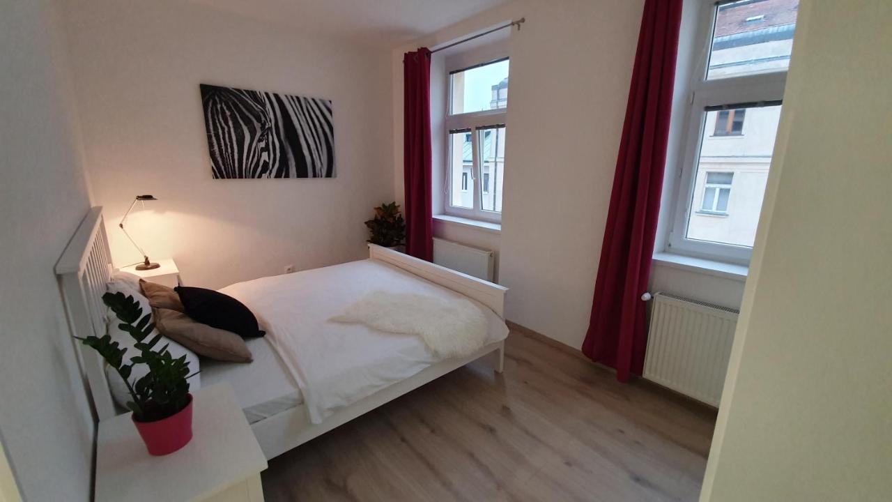 Le Monde - Amazing 5bdr In Downtown Apartment Pressburg