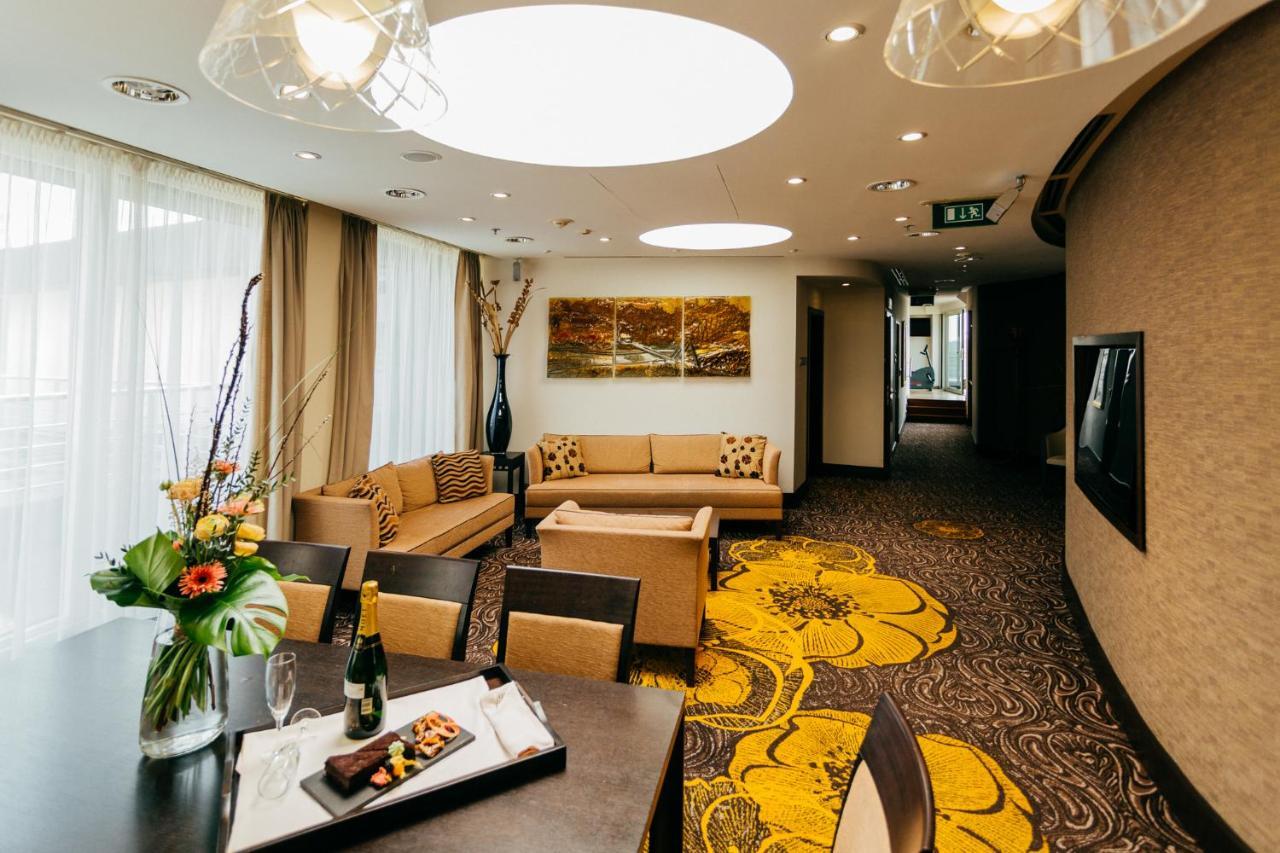 Radisson Blu Carlton Hotel,