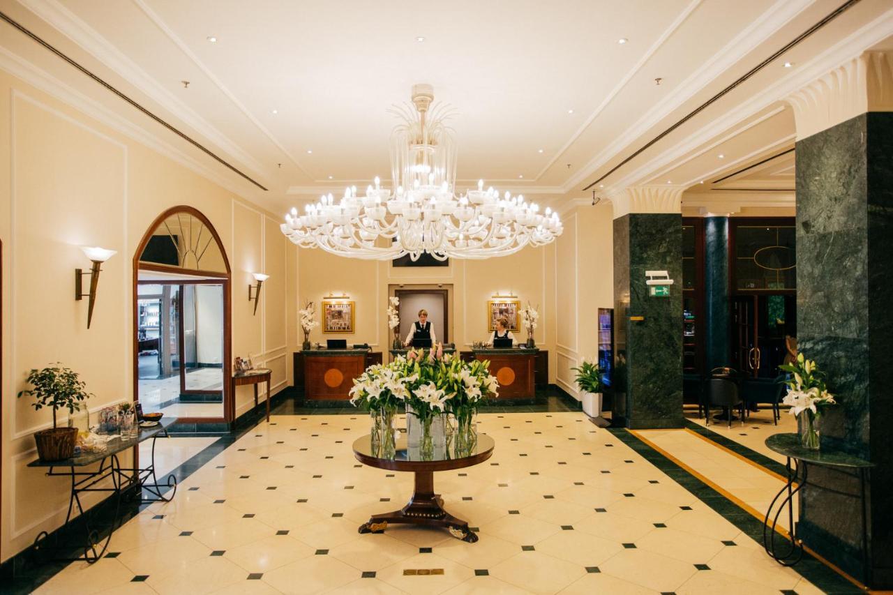 Radisson Blu Carlton Hotel, 4*
