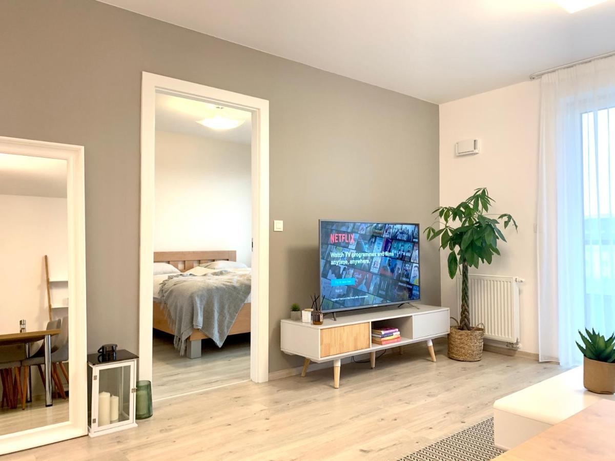 Apartment Elegant, Bright Spacious In Center Bratislava