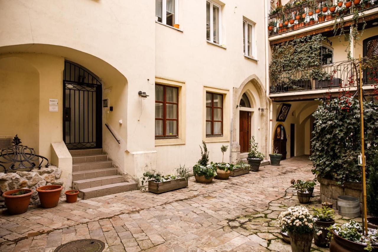 Sophie - Old Town Apartment