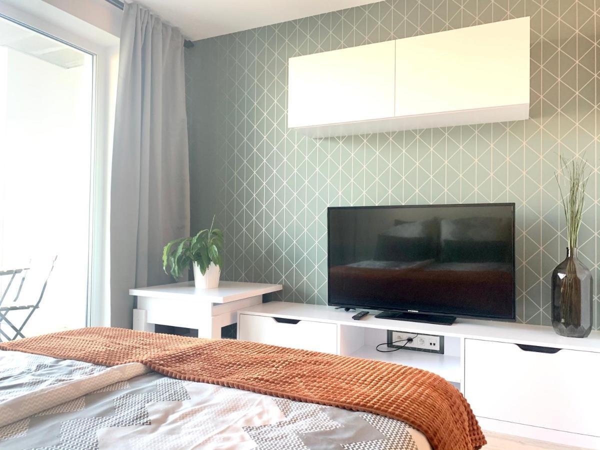 Apartment Luxury, Bright With Parking And Balcony In Center