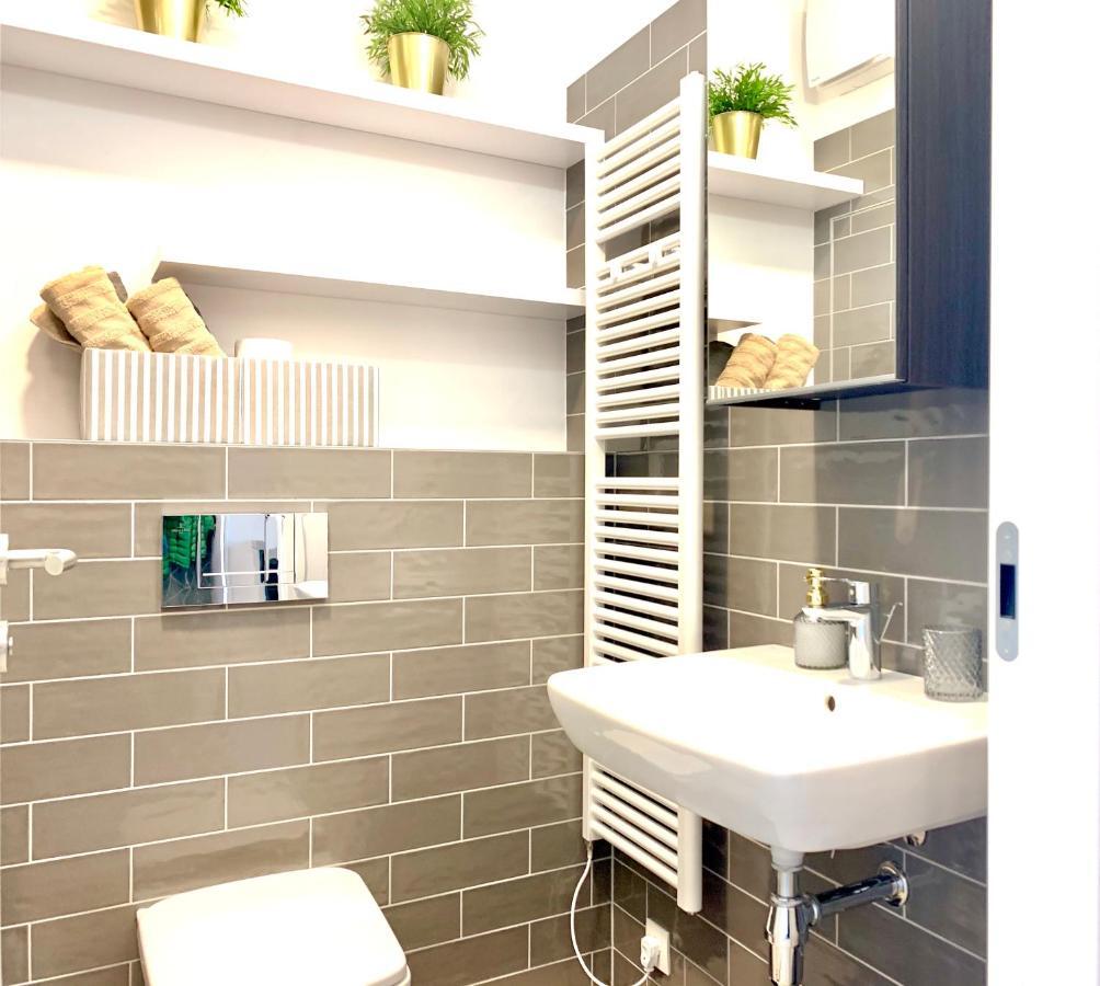 Luxury, Bright With Parking And Balcony In Center * Bratislava