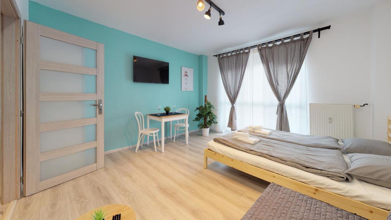 Apartment Steps From Nivy & Main Bus Station