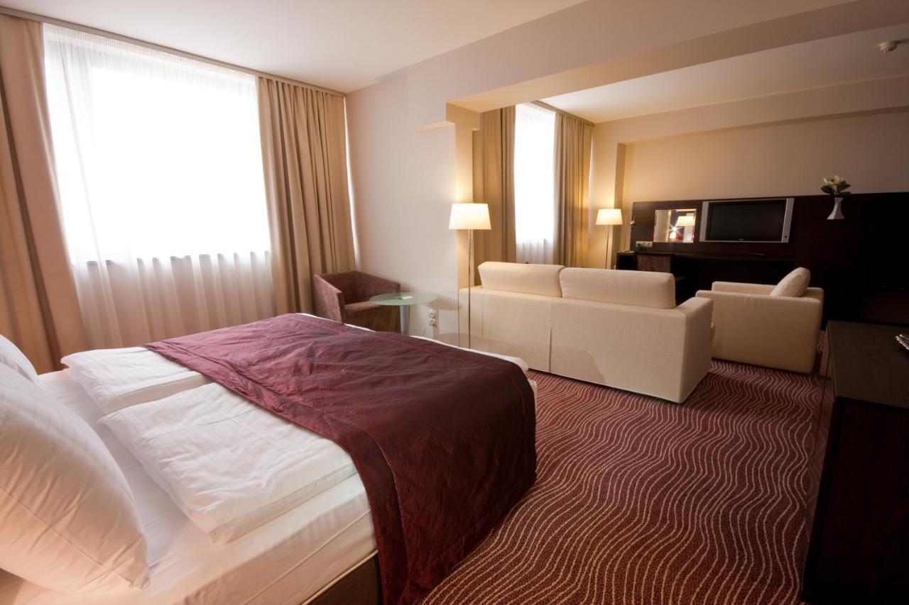 Holiday Hotel 4*