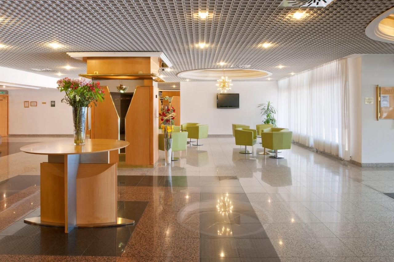 Holiday Hotel