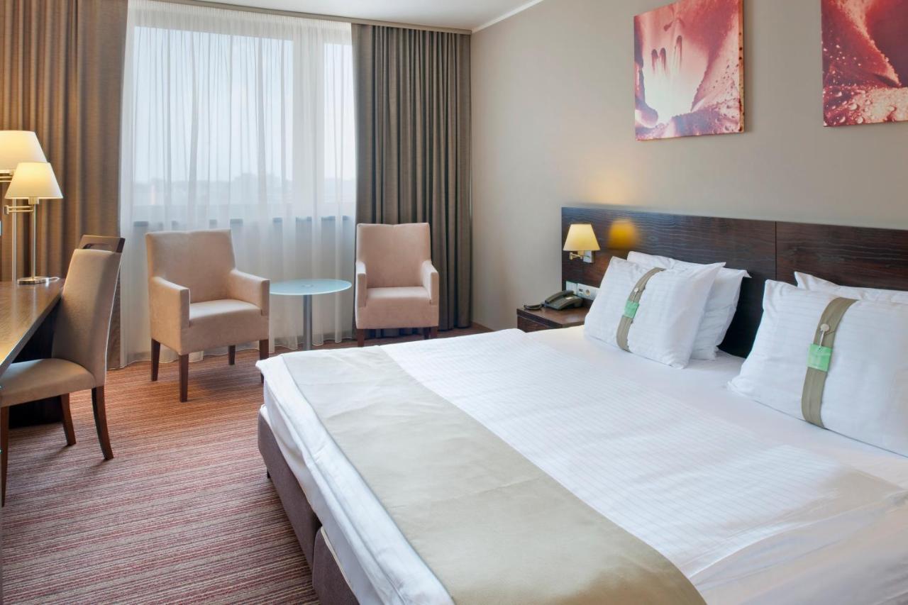 Holiday Hotel