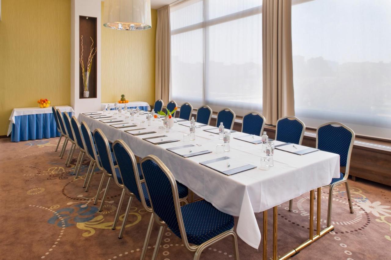 Holiday Inn Bratislava 4*