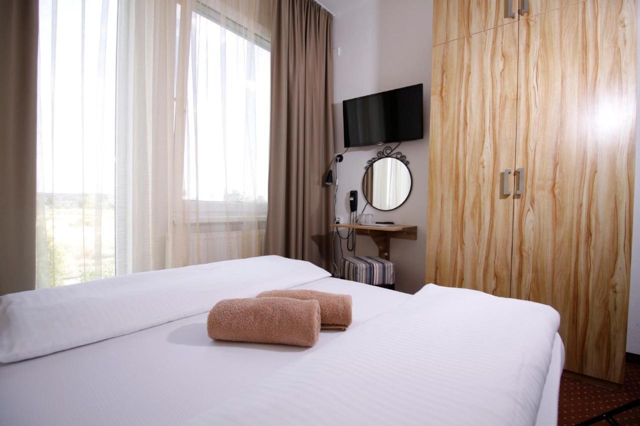 Aviator Garni Hotel 3*