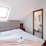 Petra Inn Apartments In Historical Palace Bratislava