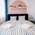 City Center Terrace Apartment With Ac By Kovee