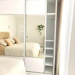 Die Eleganz - Apartment Near The City Center With Free Parking