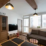Stylish Centrally Located 1Br Apartment With Parking