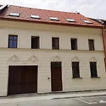 Beautiful New Apt In Old Town Near Train Station - Free Parking