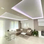Die Eleganz - Apartment Near The City Center With Free Parking