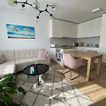 Lucao Apartment, 1-4 Guests, Free Parking & Wifi, 10 Min From Downtown