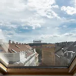 Queen Flat In Old Town With Castle View