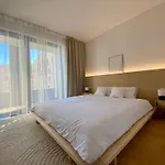 Cloud 9 Pri Myte Elegance - Brand New Apartment With Free Parking