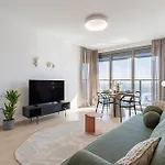 Bnb Eurovea Tower Retreat