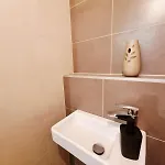 Apartment With Green Terrace And Free Parking