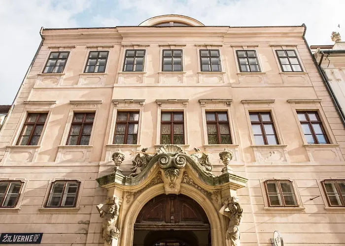 Petra Inn Apartments In Historical Palace Bratislava