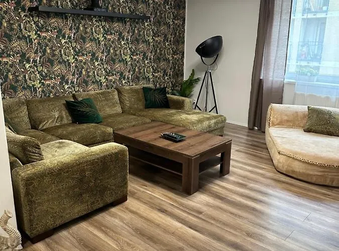 Spacious 3-Bedroom Apartment In The Historic Old Town Parking