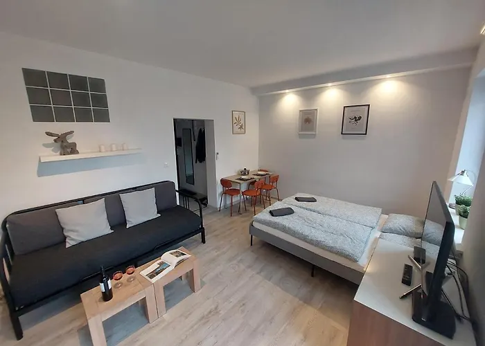Utulny Apartman S Balkonom