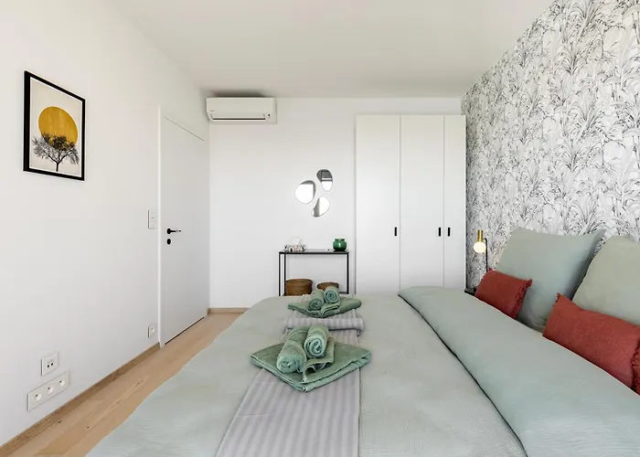 Bnb Eurovea Tower Retreat