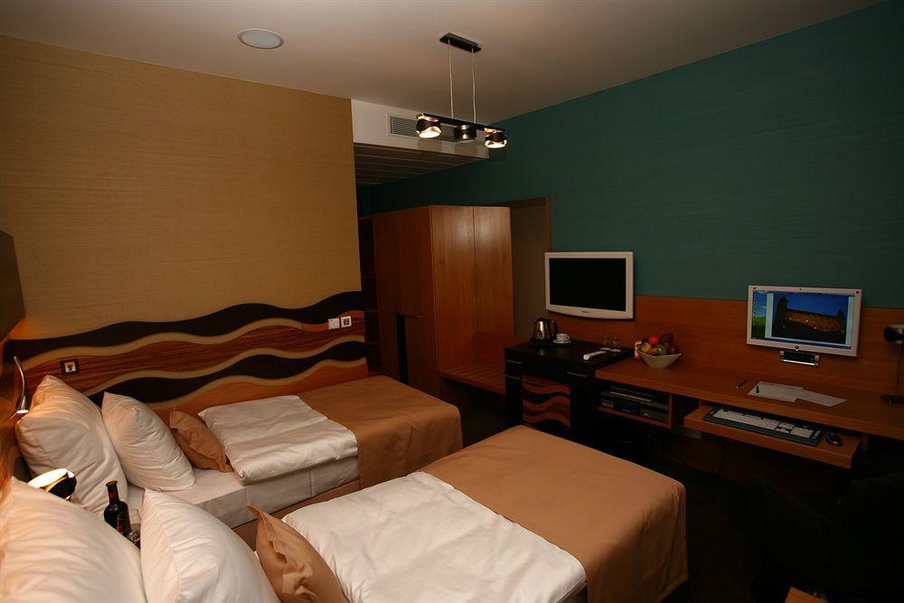 Hotel Danubia Gate 4*