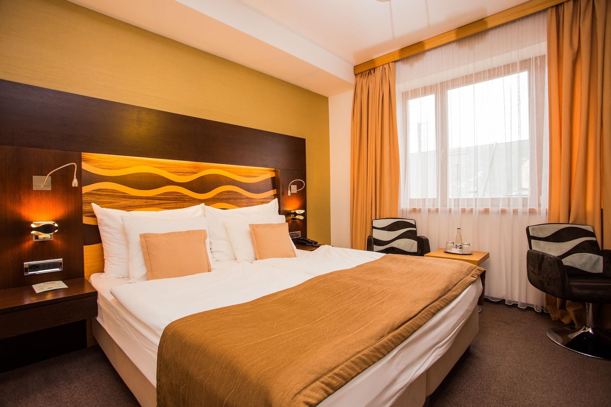 Hotel Danubia Gate 4*