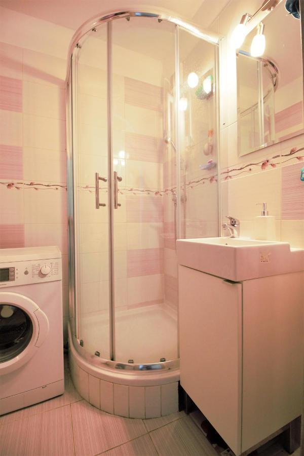 Cozy, Bright With Free Parking Homestay