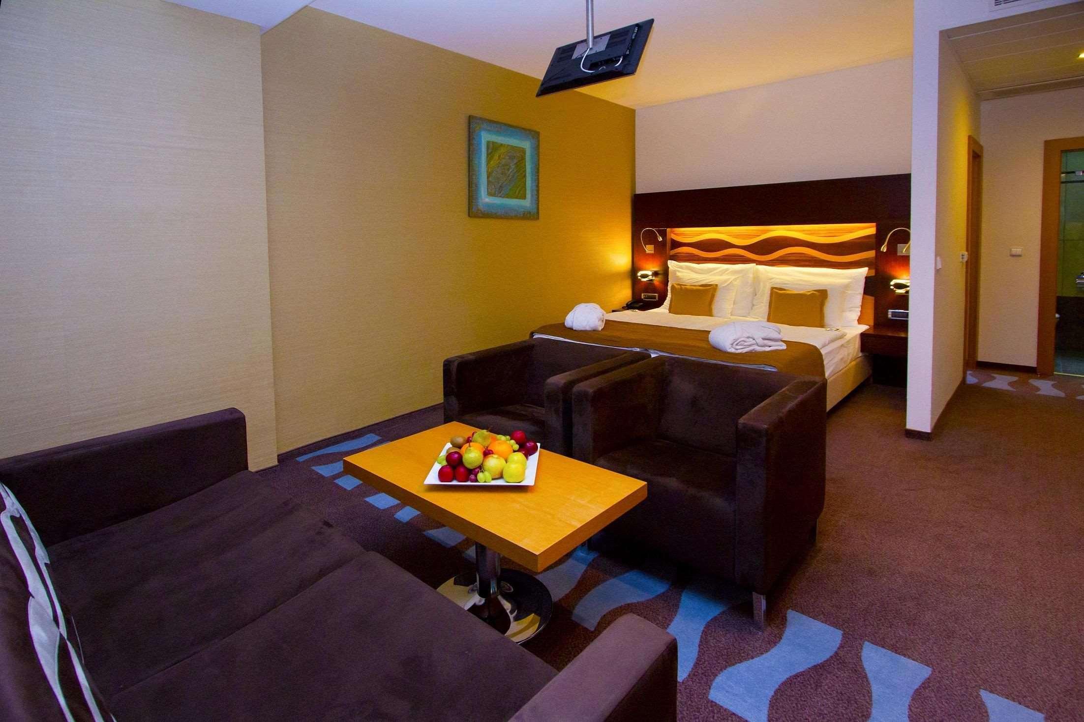 Hotel Danubia Gate 4*