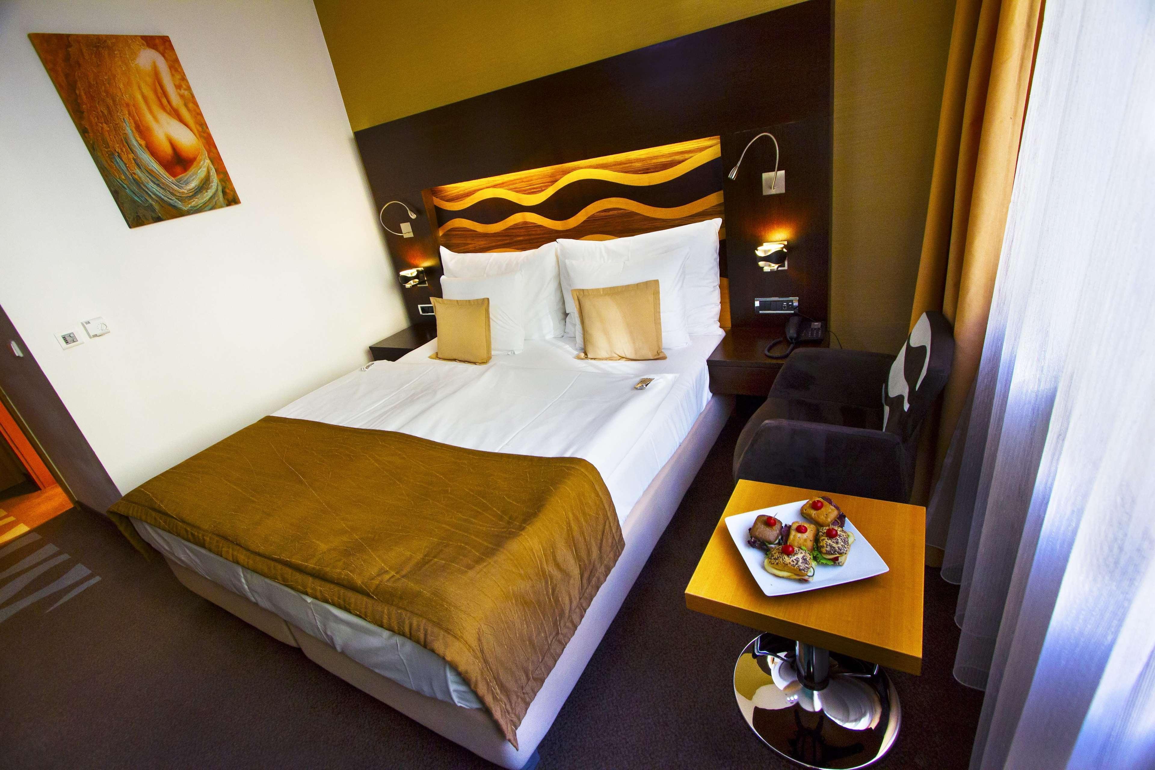 Hotel Danubia Gate 4*